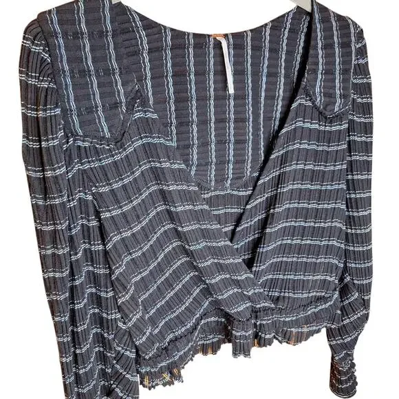 Free People Girlfriend combo top striped seer sucker puff sleeve v neck blouse - Picture 3 of 7